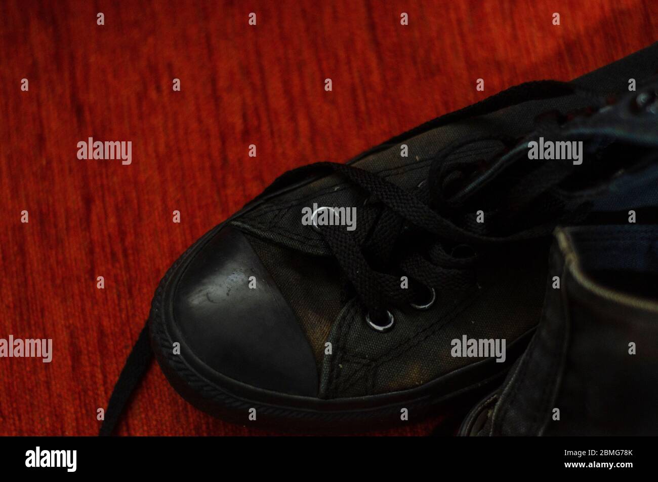 Zerlumpte Schwarze Stilvolle Schuhe, Vintage Schwarz Stilvolle Schuhe Stockfoto