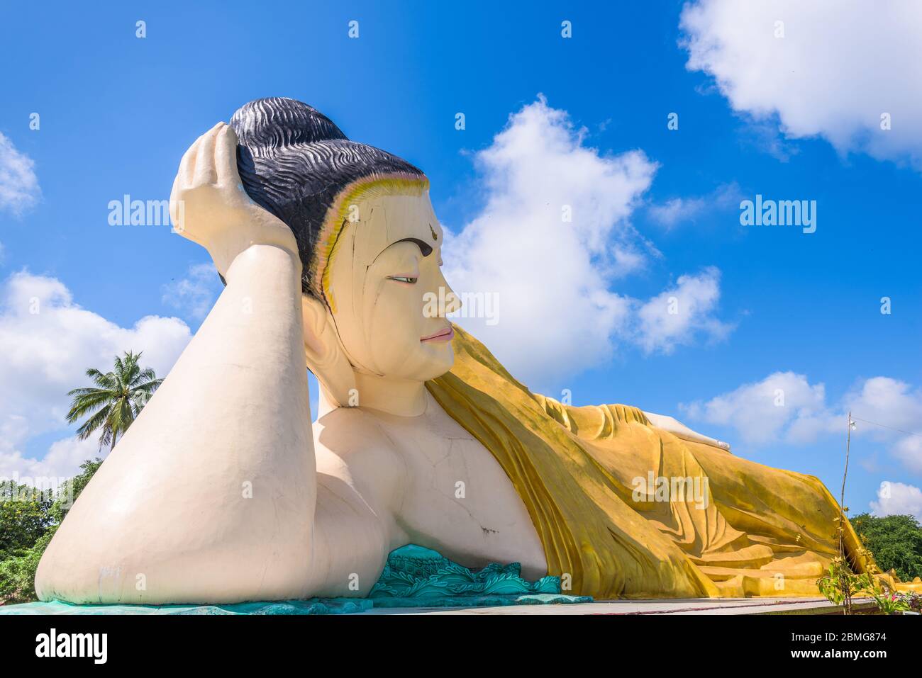 Bago, Myanmar am Mya Tha Lyaung reclining Buddha. Stockfoto