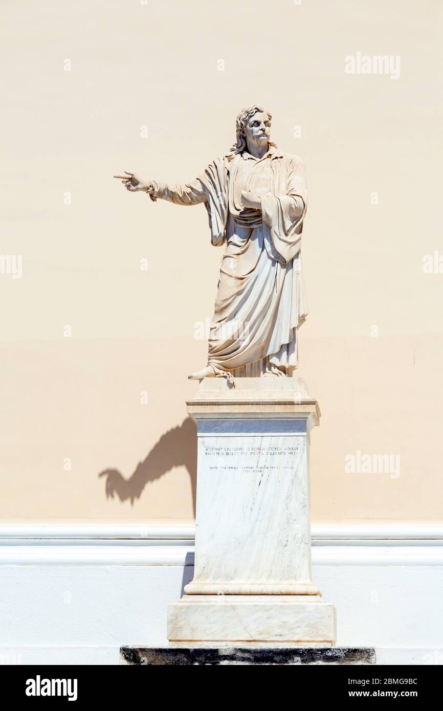 Statue des griechischen Unabhängigkeitshelden Rigas Fereos, eine der emblematischsten Figuren in der modernen Geschichte Griechenlands. Stockfoto