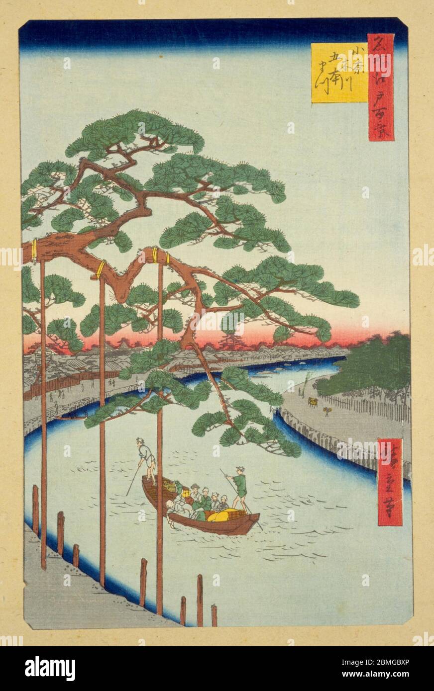 [ 1850er Japan - Fähre mit Passagieren ] - Fähre auf dem Onagigawa Fluss in Edo (aktuelle Tokyo), 1856 (Ansei 3). Dieser Holzschnitt ist Bild 97 in hundert berühmten Ansichten von Edo (名所江戸百景, Meisho Edo Hyakkei), einer Serie von Ukiyoe Künstler Utagawa Hiroshige (歌川広重, 1797–1858) erstellt. Es ist eine von 26 Herbstszenen der Serie. Titel: 'Five Pines' und der Onagi-Kanal (小奈木川五本まつ, Ongagigawa Gohonmatsu) Vintage-Holzschnitt aus dem 19. Jahrhundert. Stockfoto