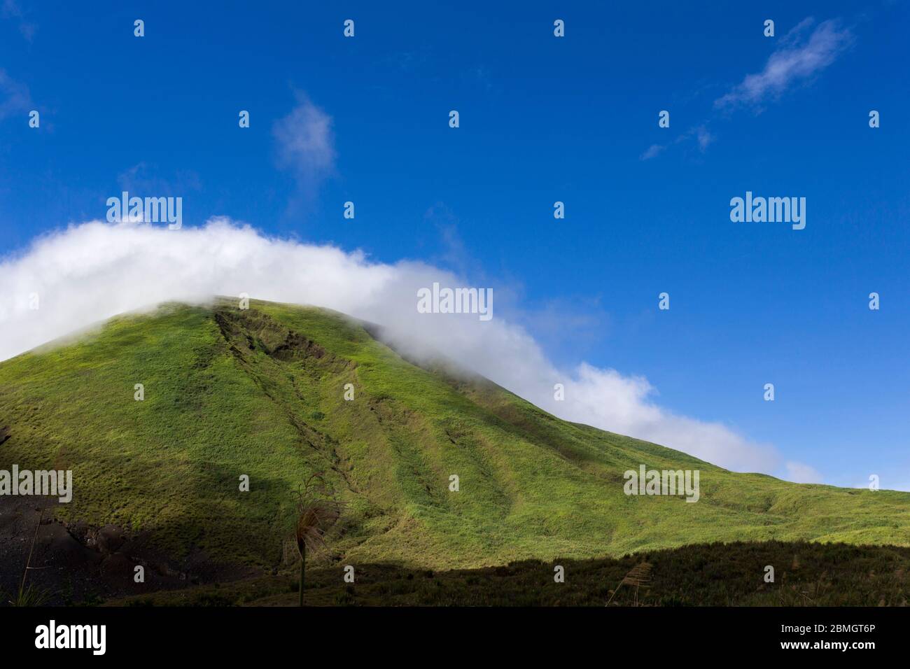 Ankunft auf dem Vulkan Lokon in Sulawesi Stockfoto