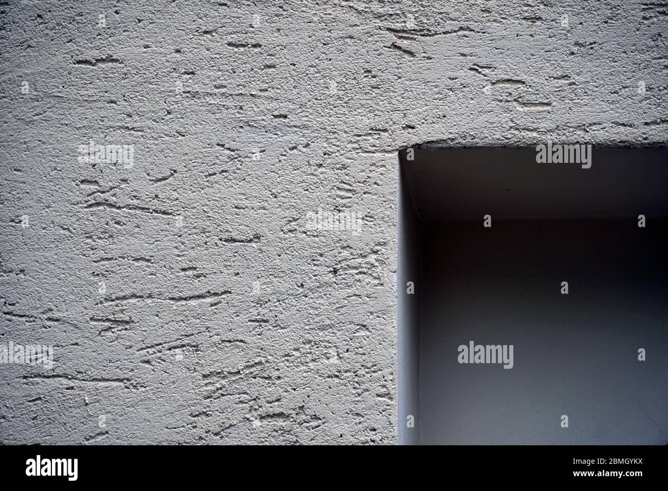 Betonwand, Linien und Formen Architekturkonzept Farbfotografie. Stockfoto