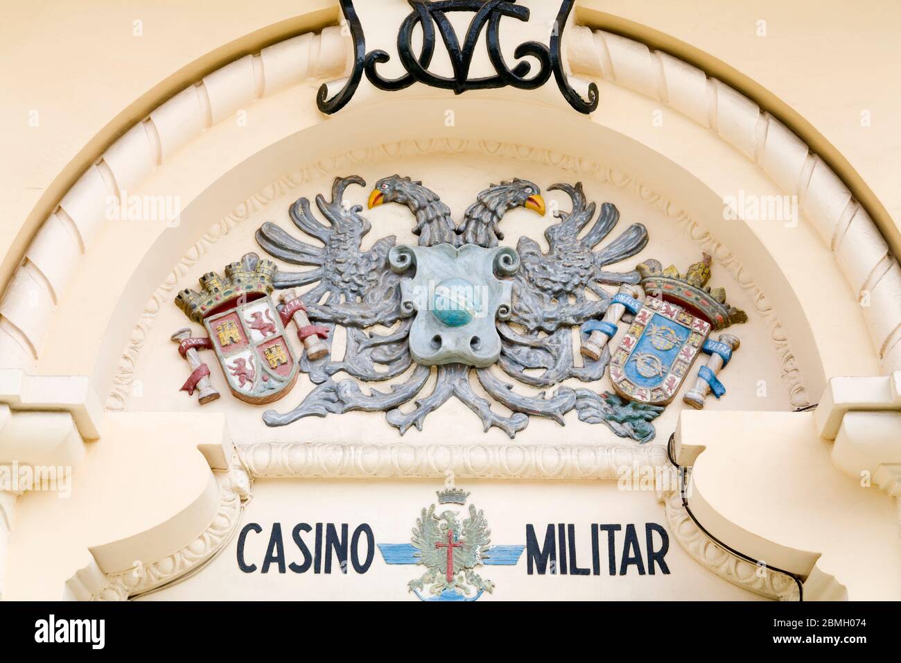 Wappen auf Casino Militar, Plaza de Espana, Melilla, Spanisch Marokko, Spanien Stockfoto