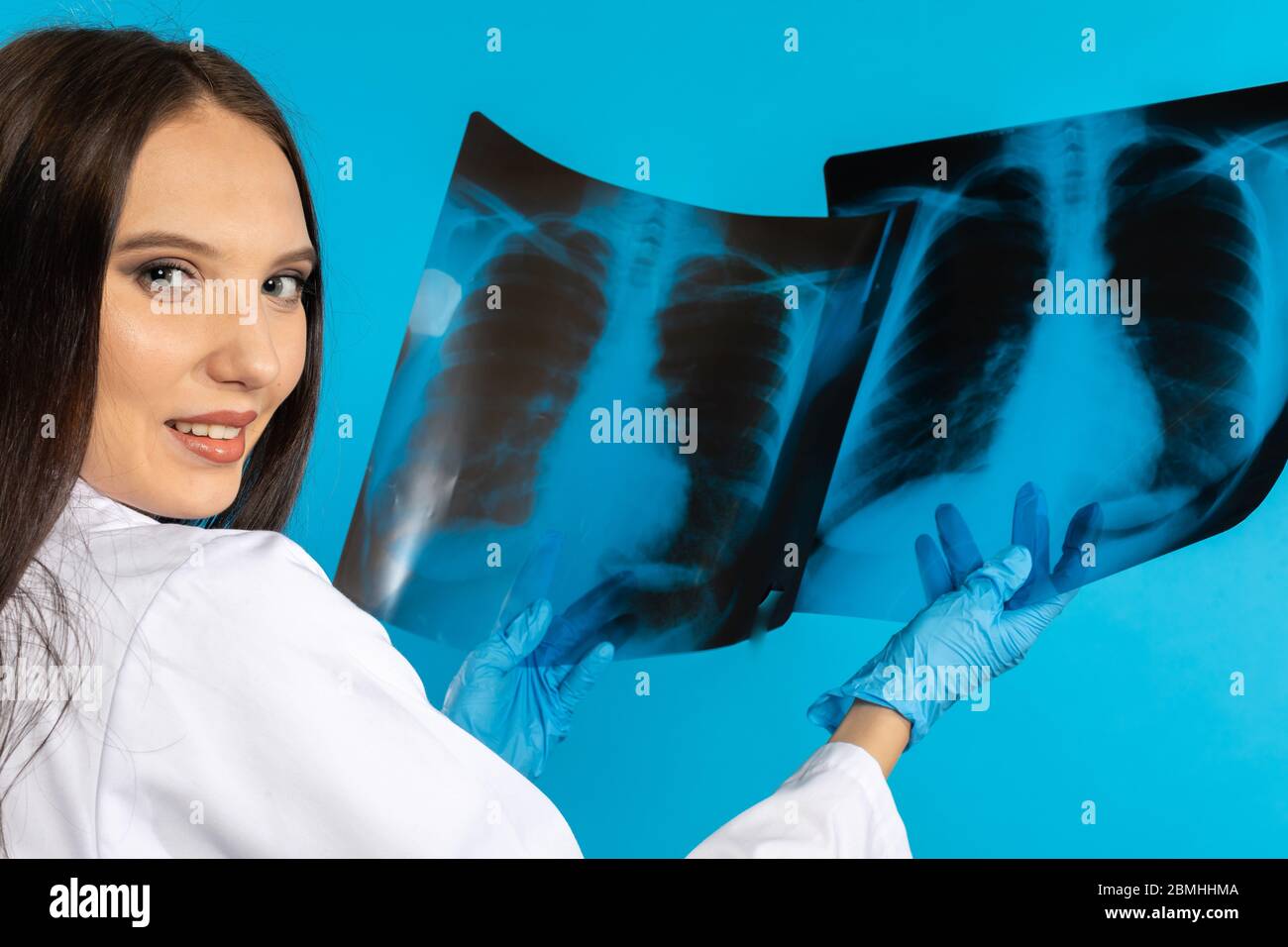 Der Pneumologe prüft die Lunge des Patienten auf störende Veränderungen. Stockfoto