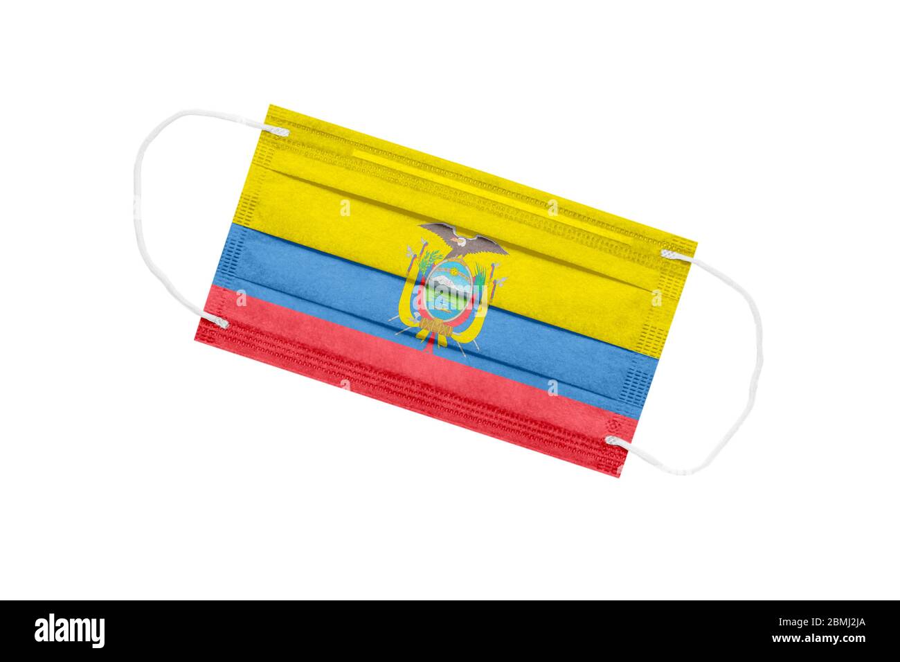 Medizinische Maske mit Flagge von Ecuador isoliert auf weißem Hintergrund. Ecuador Pandemie Konzept. Coronavirus Ausbruch Attribut in Ecuador. Medizin in ECU Stockfoto
