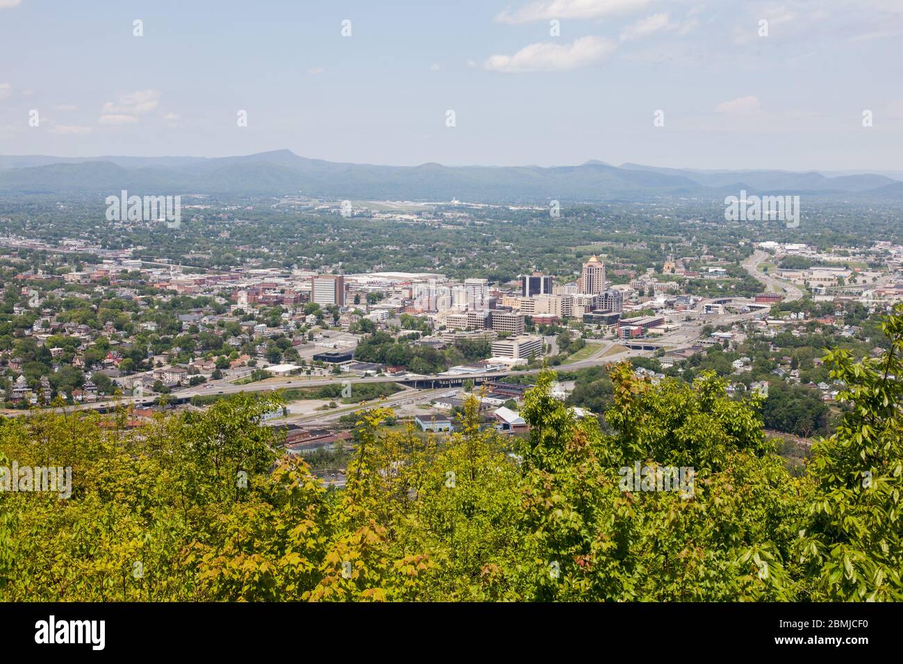 Blick über Roanoke Virginia vom Star on the Mountain Stockfoto