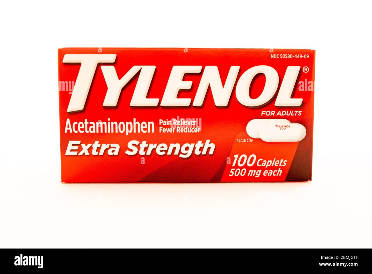 Ein Paket von 100 Kaplets Tylenol, Extrastärke Acetaminophen Schmerzmittel und Fieber Reduzierer isoliert Stockfoto