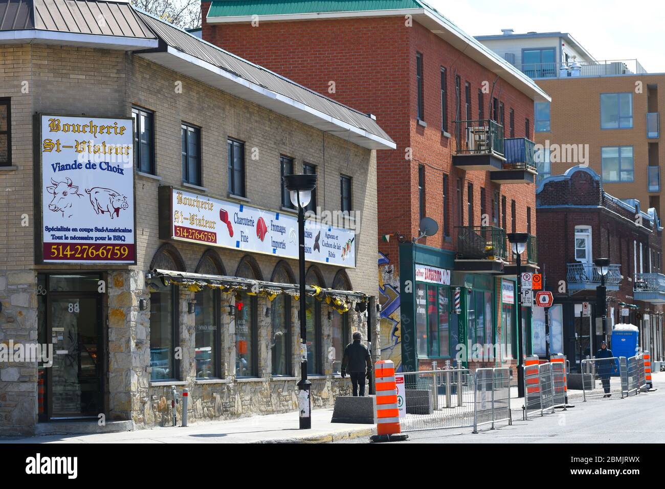 Covid 19 Sanitär Korridore auf den Straßen von Montreal erstellt, wie die Stadt bereitet sich auf seine Lockdown erleichtern. Physische Distanzierung bleibt eine Priorität Stockfoto