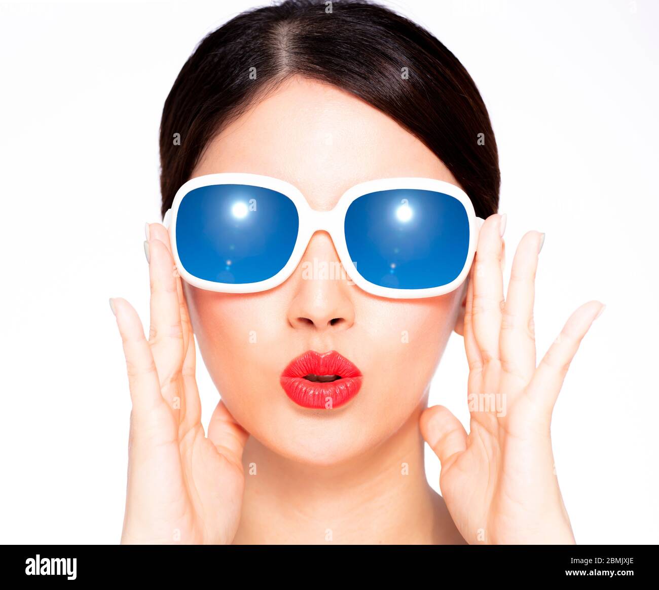 Face reflection in sunglasses -Fotos und -Bildmaterial in hoher Auflösung –  Alamy
