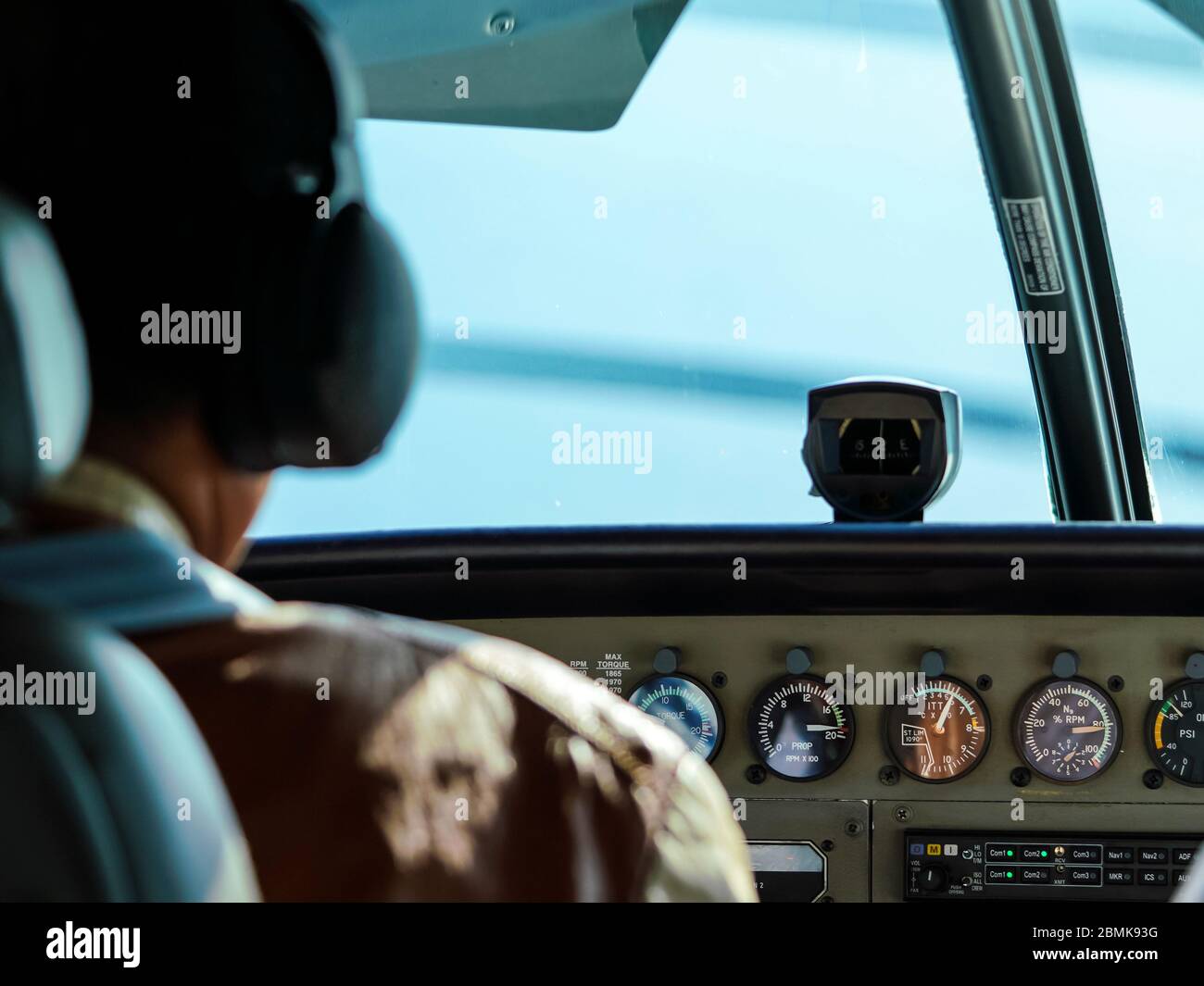 Rückansicht der Bedienelemente des Piloten des Privatflugs. Stockfoto