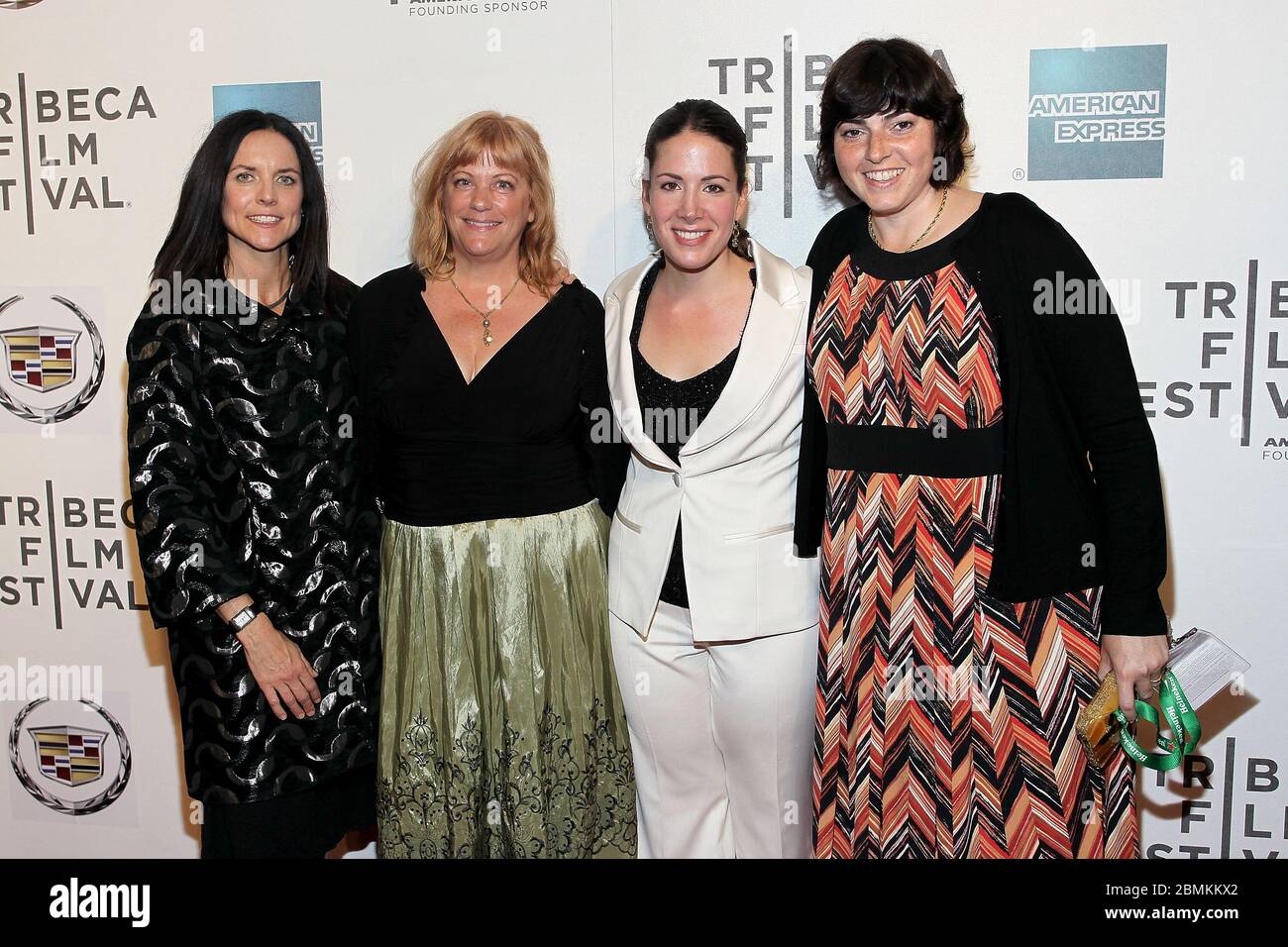 New York, NY, USA. 24 April 2011. Regisseurin, Anne Renton, Producers, Connie Cummings, Cora Olsen und Jennifer Dubin bei der Premiere von "The Perfect Family" während des 10. Tribeca Film Festivals im BMCC Tribeca PAC. Kredit: Steve Mack/Alamy Stockfoto