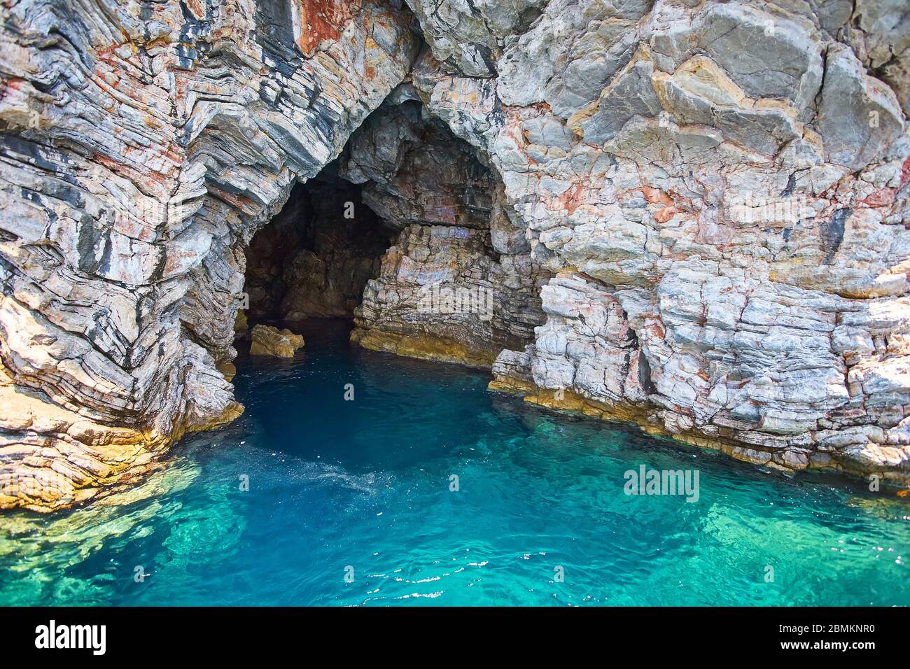 Die blaue Höhle bei Marmaris, Türkei. Wer hier Geld werfen will. Man kann mit dem Boot zur Höhle fahren. Stockfoto