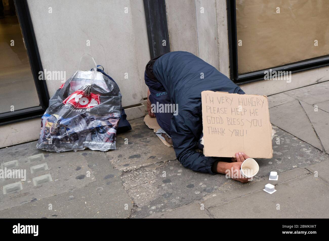 Obdachloser Bettler in der Oxford Street im Zentrum Londons Stockfoto