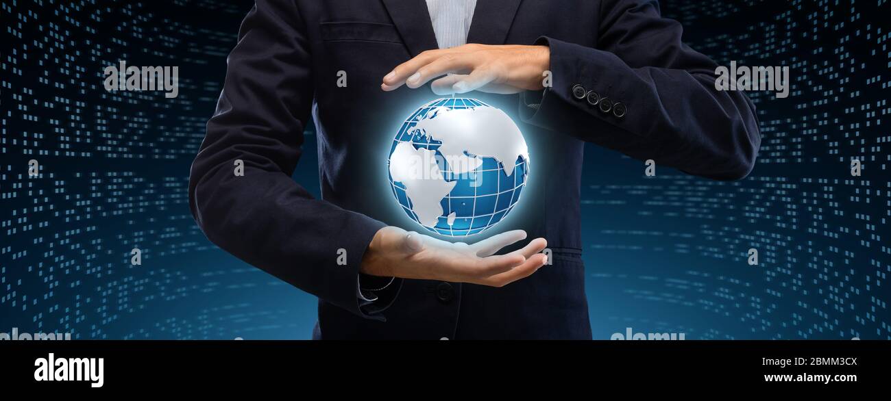 Moderne Technologien und Business. Collage aus Geschäftsmann schützen Globus auf Hintergrund mit Computer-Code Stockfoto