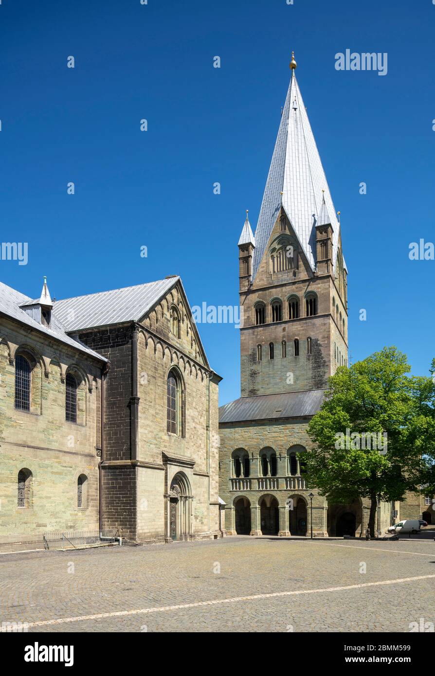 Soest, St.-Patrokli-Dom, Blick von Westen, Links St. Petri (Alde Kerke) Stockfoto