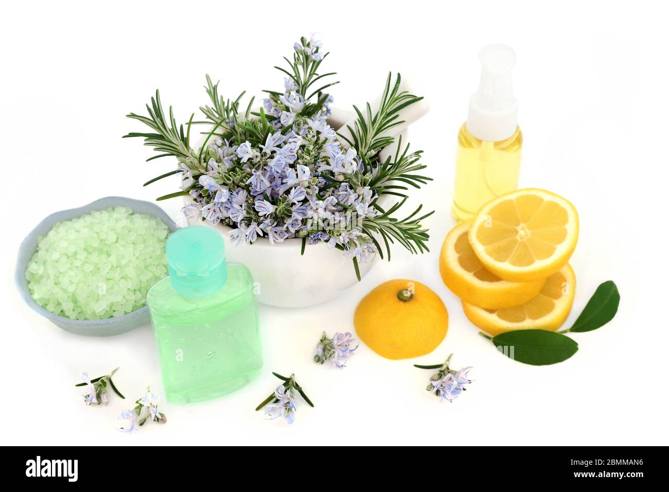 Rosmarin Kraut & Zitrone Hautpflege vegane Beauty-Behandlung mit Aromatherapie feuchtigkeitsspendende Öl, Gel & ex-Foliationssalze auf weiß. Vorteile bei der Anti-Aging-Wirkung Stockfoto