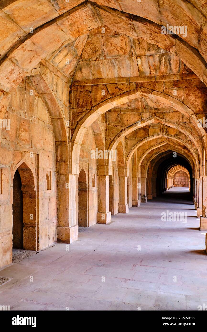 Indien, Madhya Pradesh Staat, Mandu, Ashrafi Mahal Palast, alte madrasa oder koranische Schule, afghanische Architektur Stockfoto