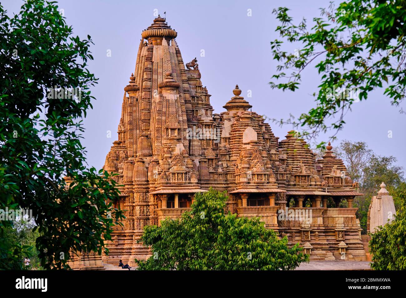 Indien, Madhya Pradesh Zustand, Khajuraho, UNESCO Welterbe, die Khajuraho Gruppe der Denkmäler ist eine Gruppe Hindu-Tempel und Jain-Tempel, Vishvana Stockfoto