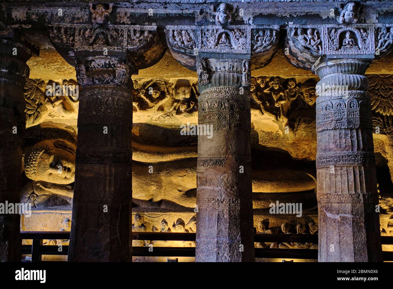 Indien, Maharashtra, Ajanta Höhlentempel, UNESCO Welterbe, Höhle Nr. 26 Stockfoto