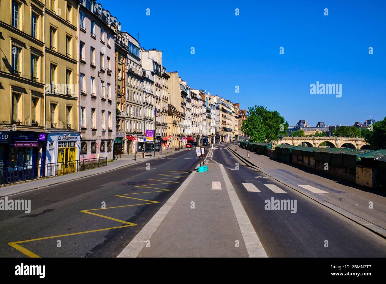 Frankreich, Paris, der Quai des Grands Augustins während der Sperrung von Covid 19 Stockfoto