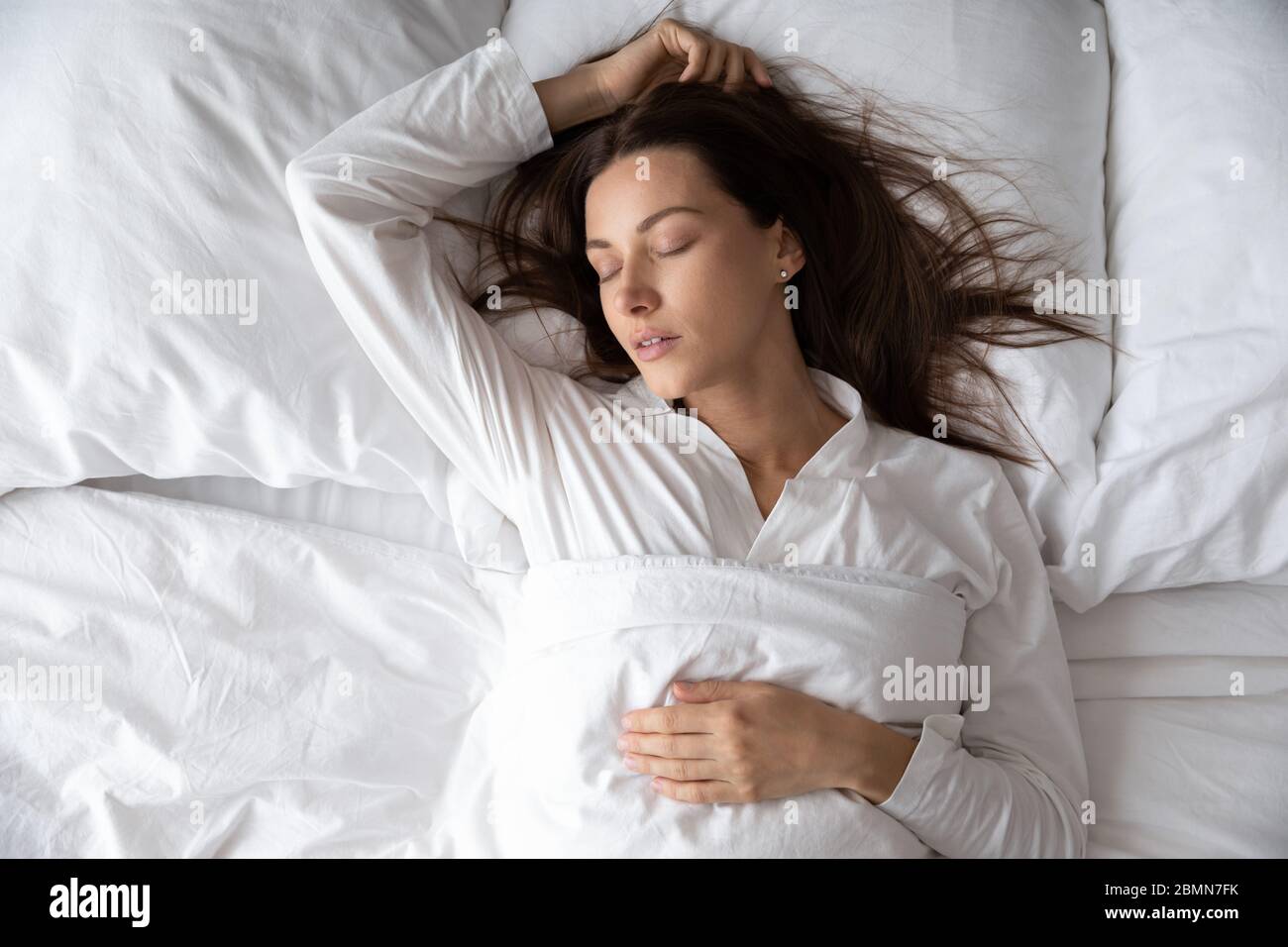 Draufsicht wunderschöne Frau ist in Zustand des Tiefschlaf Stockfoto