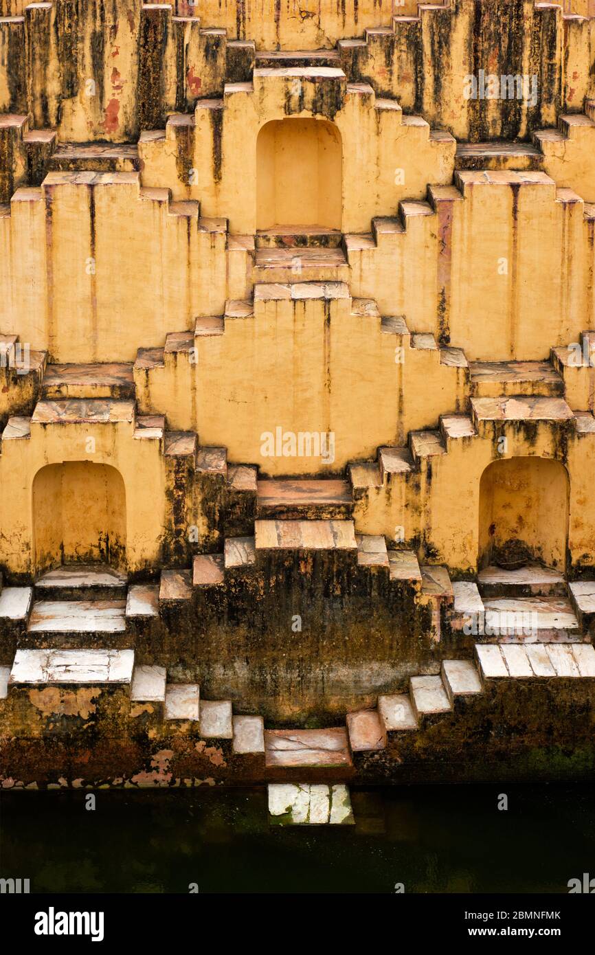 Treppen von Panna Meena ka Kund Steffwell in Jaipur, Rajasthan, Indien Stockfoto