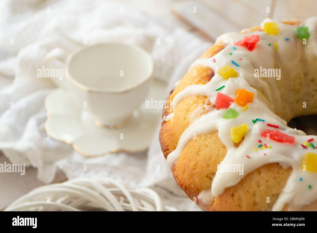 Russische Potica, Brioche Teig gerollten Kuchen, Hefe Rolle auf Vintage  weißen Tisch Stockfotografie - Alamy