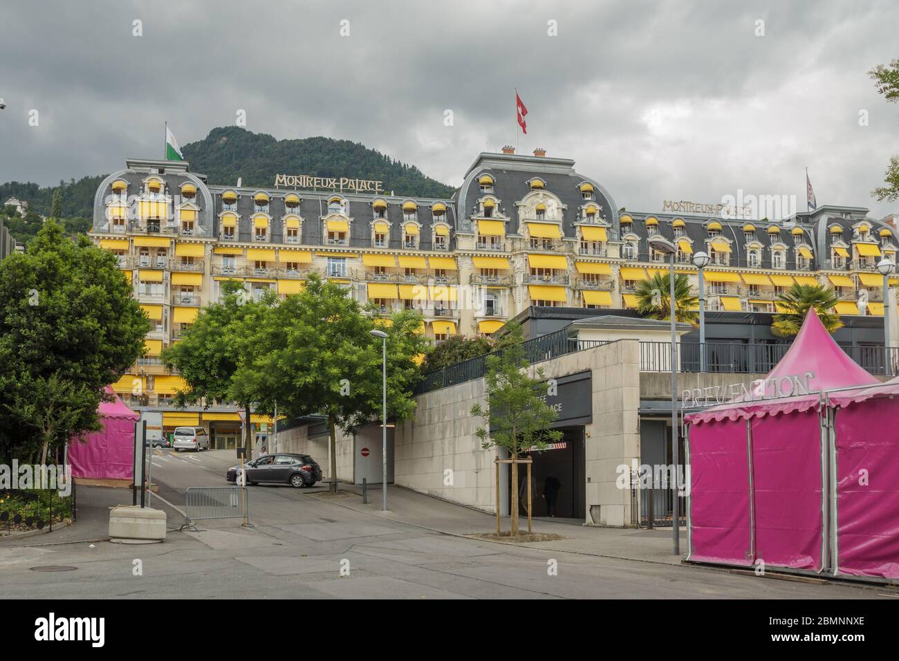Montreux,SCHWEIZ-Schweiz - 26. Juni 2016: 5-Sterne-Luxushotel Fairmont Le Montreux Palace. Montreux ist eine Gemeinde und eine Schweizer Stadt auf der Stockfoto