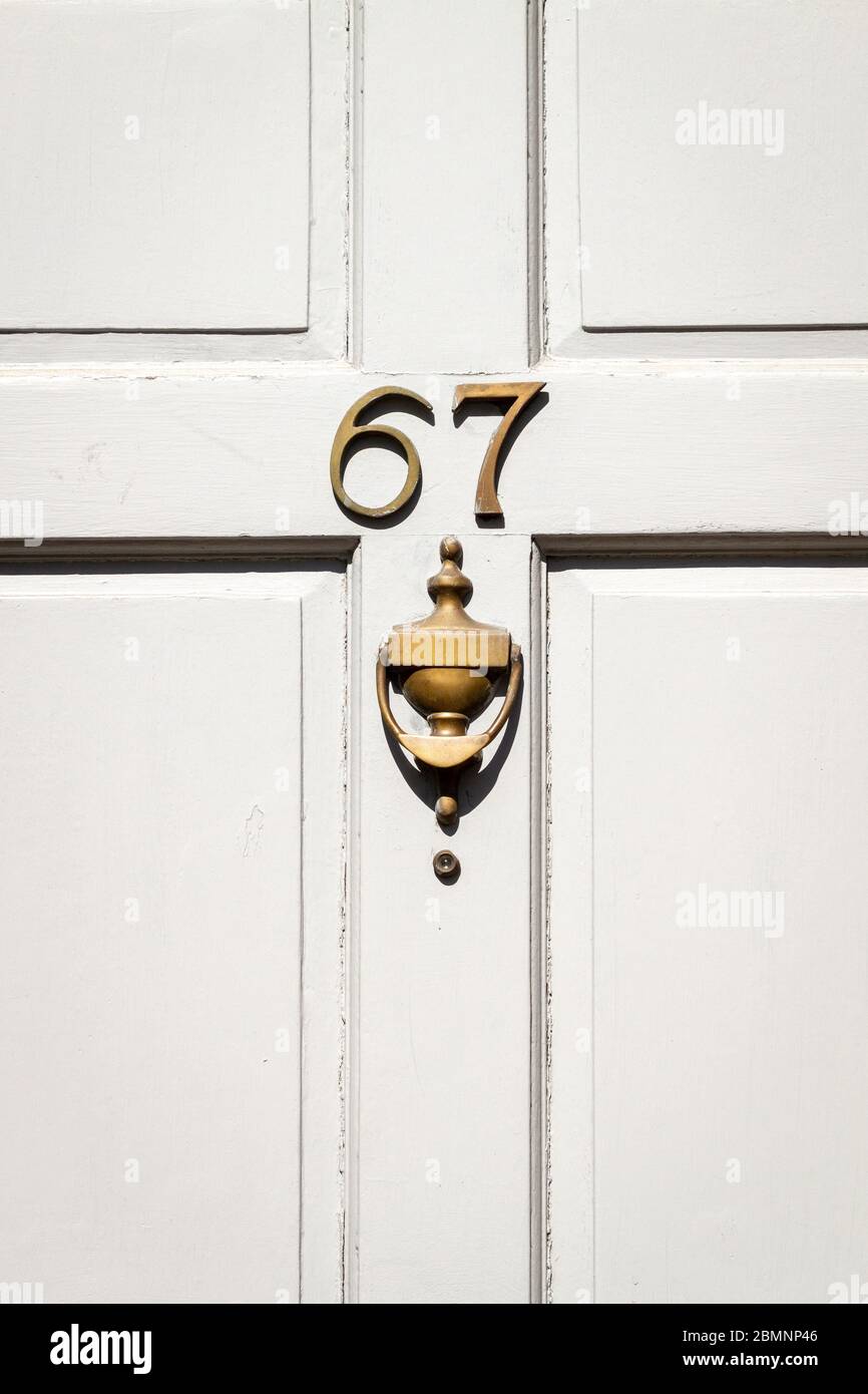 Hausnummer 67+ Stockfoto