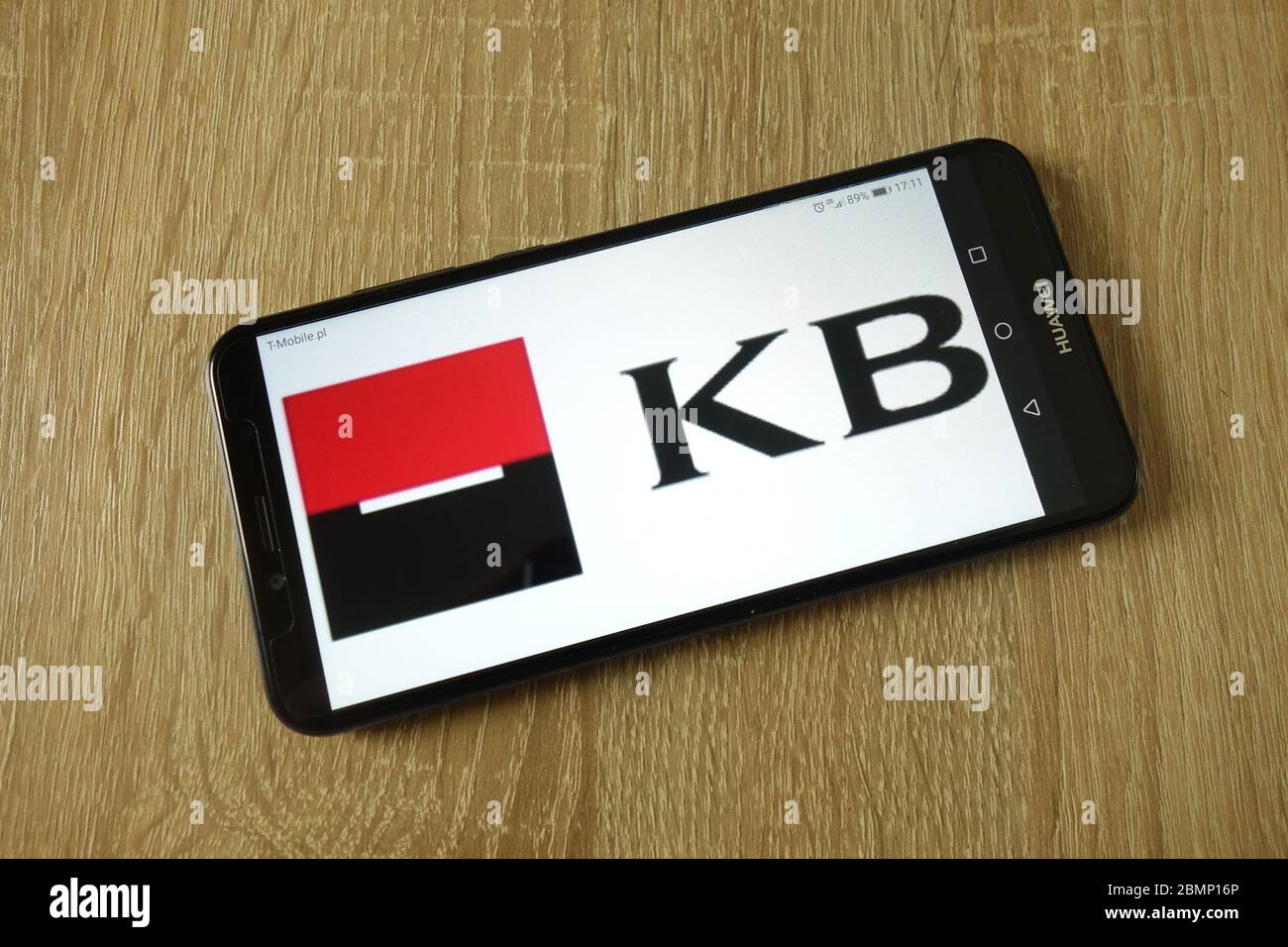 Komercni banka (KB) Logo auf dem Smartphone angezeigt Stockfoto