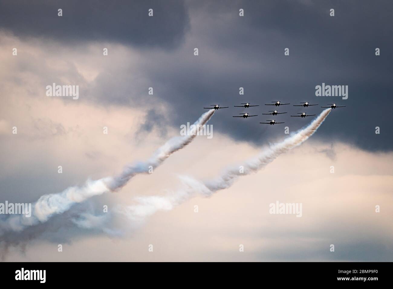 RCAF Snowbirds führen Luftakrobatik über London Ontario in der Operation Inspiration Stockfoto