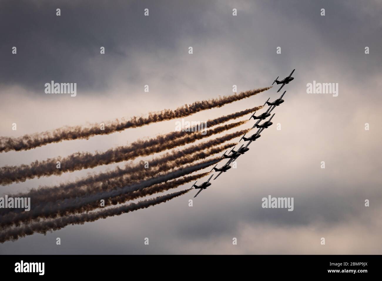 RCAF Snowbirds führen Luftakrobatik über London Ontario in der Operation Inspiration Stockfoto