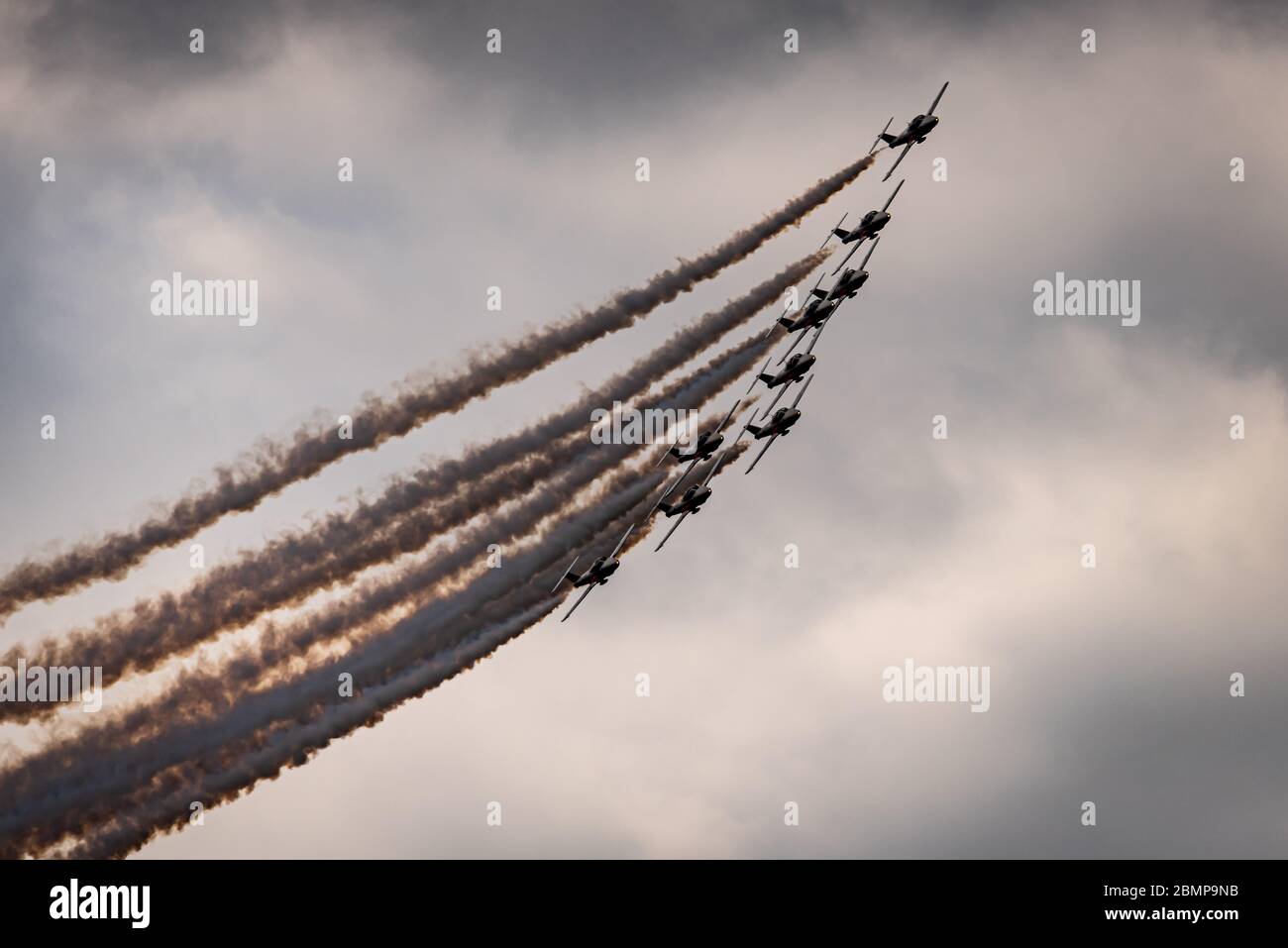RCAF Snowbirds führen Luftakrobatik über London Ontario in der Operation Inspiration Stockfoto