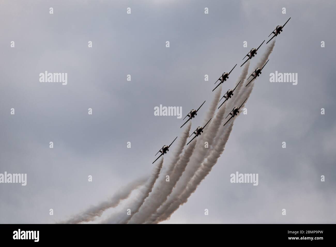 RCAF Snowbirds führen Luftakrobatik über London Ontario in der Operation Inspiration Stockfoto