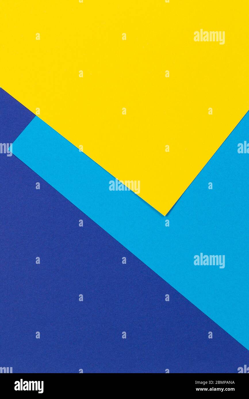Creative abstrakt blau marineblau und gelb Farbe geometrische Papier Komposition Hintergrund, Draufsicht Stockfoto