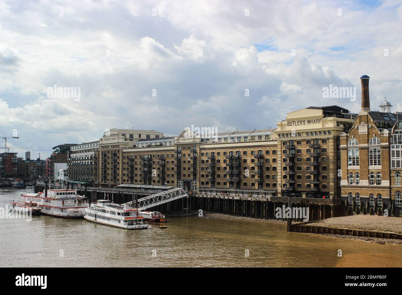 Historisches Gebäude Butler's Wharf am Südufer der Themse in London, England, Großbritannien Stockfoto