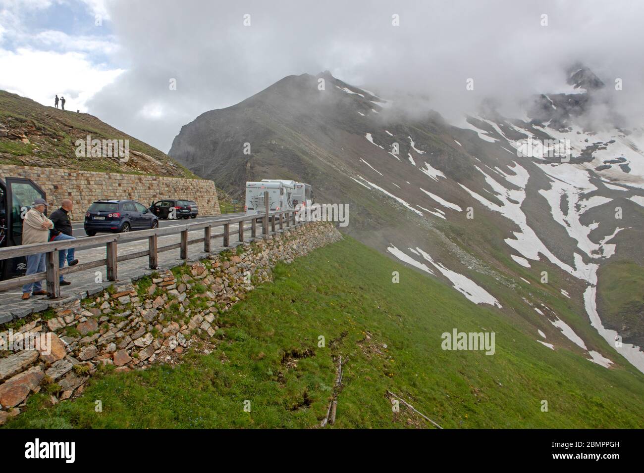 Besucher am Höhepunkt der Großglockner Hochalpenstraße Stockfoto