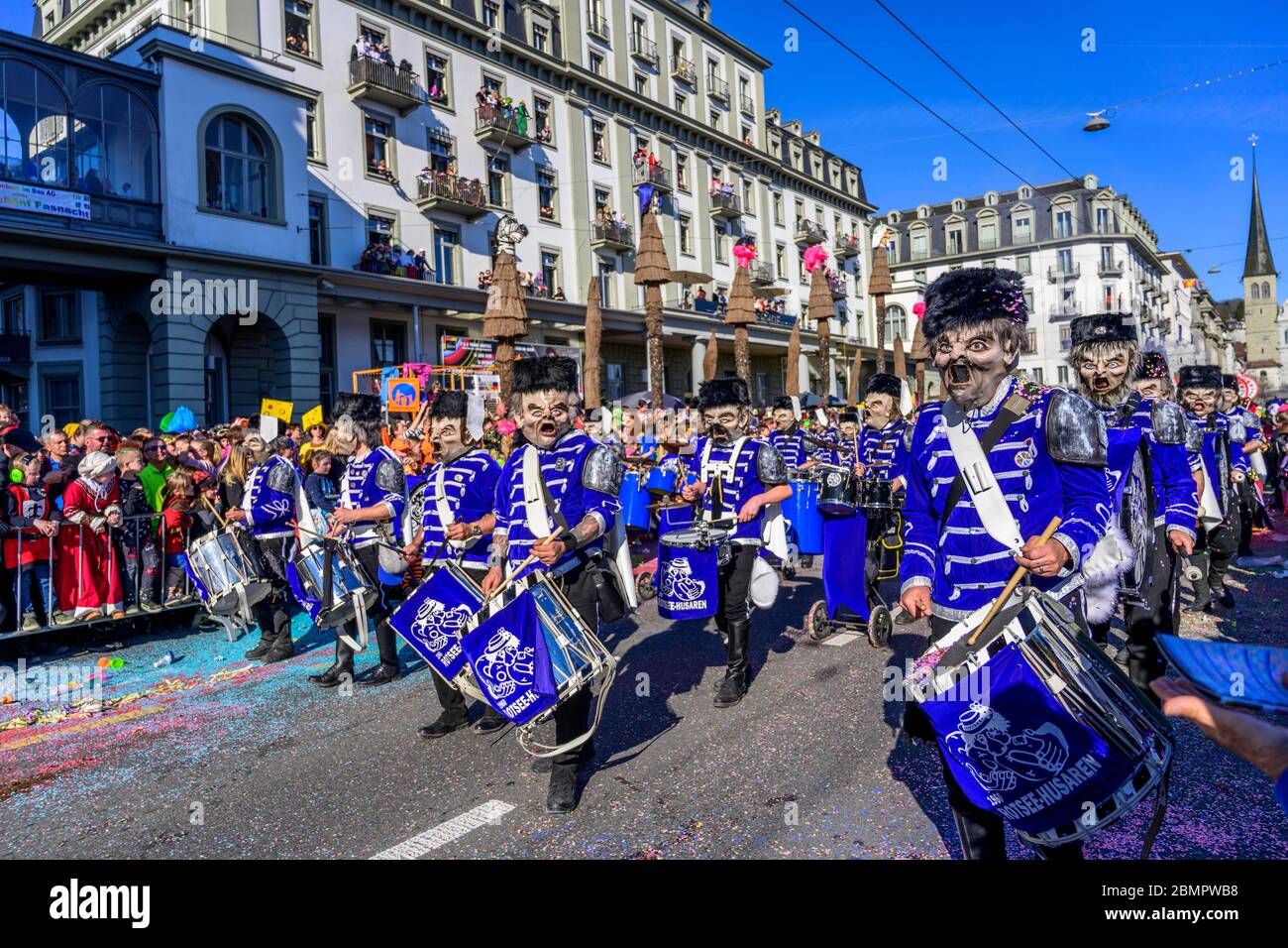 Musikband, Guggenmusikian, Karnevalsparade der Wey Guild am Rosenmontag, Guedismaentig, Luzerner Karneval 2020, Luzern, Schweiz Stockfoto