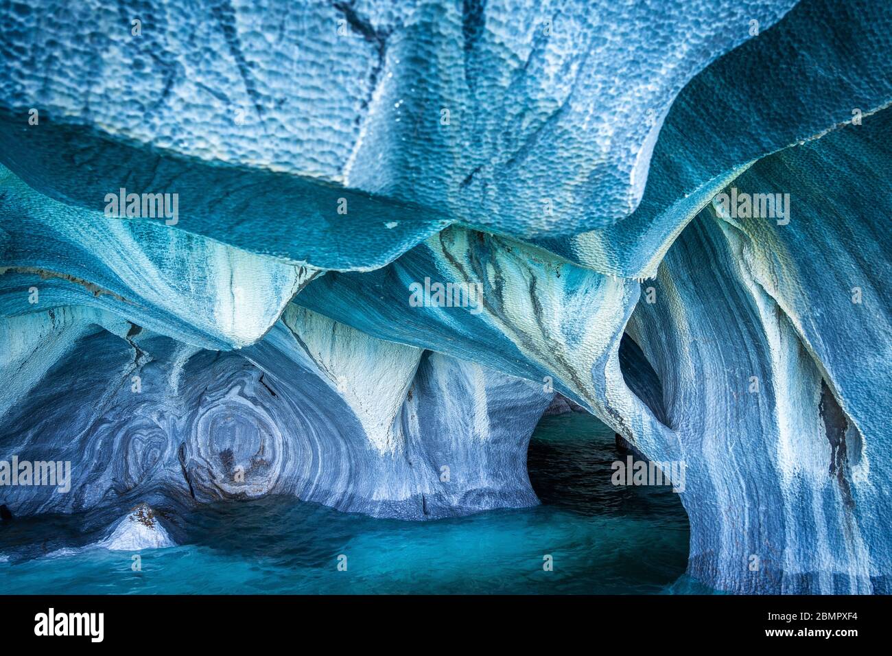 Die Marmorhöhlen (spanisch: Cuevas de Marmol), eine Reihe von natürlich geformten Höhlen im General Carrera See in Chile, Patagonien, Südamerika. Stockfoto