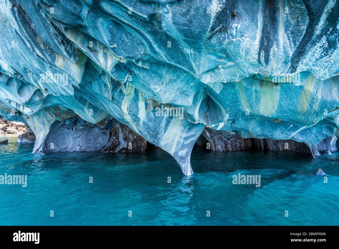 Die Marmorhöhlen (spanisch: Cuevas de Marmol), eine Reihe von natürlich geformten Höhlen im General Carrera See in Chile, Patagonien, Südamerika. Stockfoto