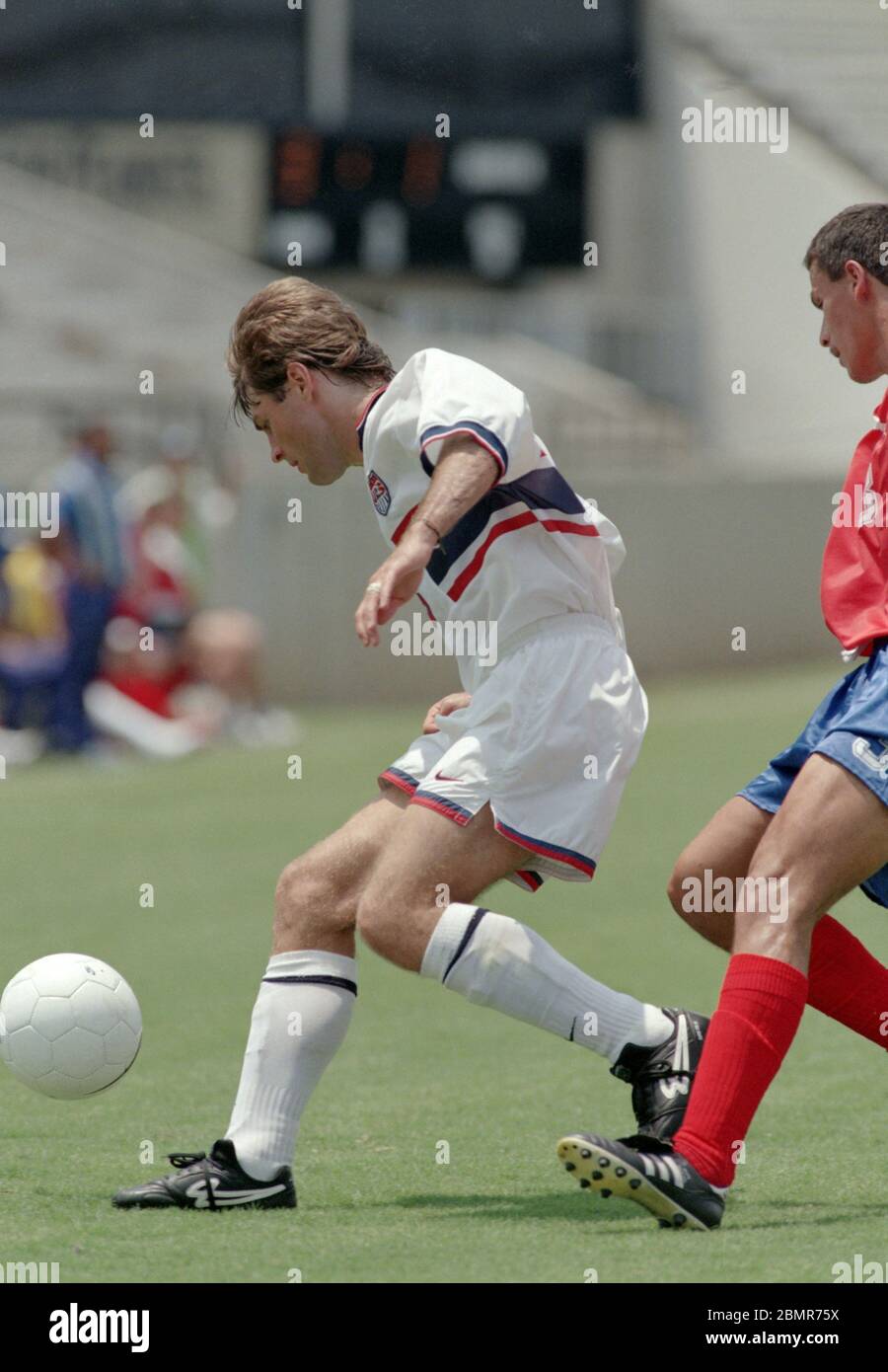 Vorwärts mit dem Ball Stockfoto