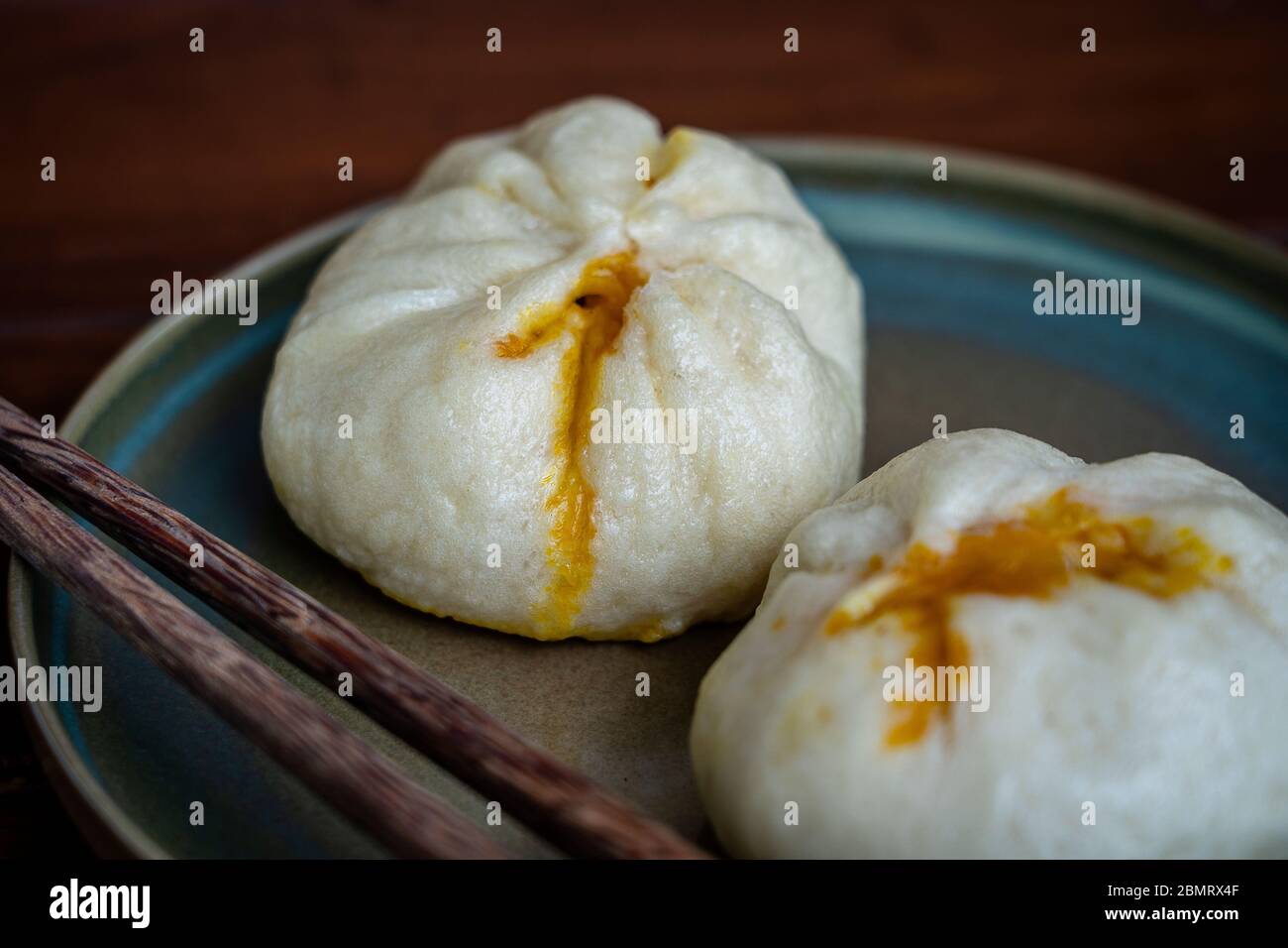 Chinese Dim Sum auf einem Teller in einem Restaurant in Vietnam, Nahaufnahme Stockfoto