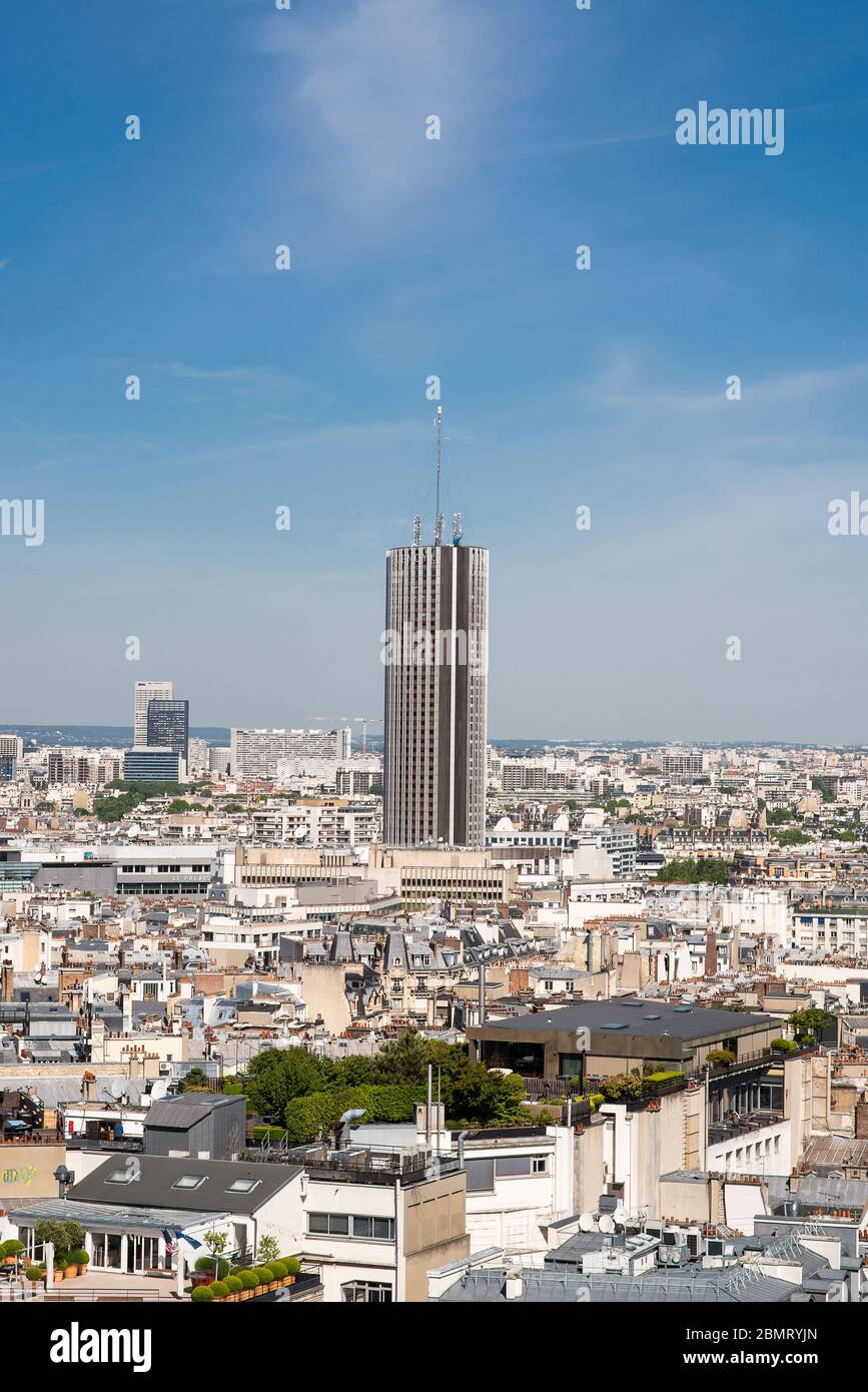 Paris. Frankreich - 15. Mai 2019: Blick auf das moderne Skyscraper Hotel des Hyatt Regency Paris Etoile (früher Concorde Lafayette). Stockfoto