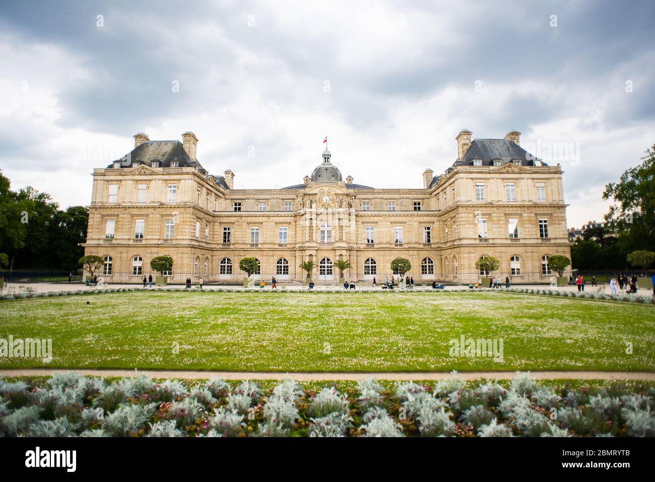 Paris. Frankreich - 17. Mai 2019: Palast in den Luxembourg Gärten in Paris, Frankreich. Französischer Senat. Stockfoto