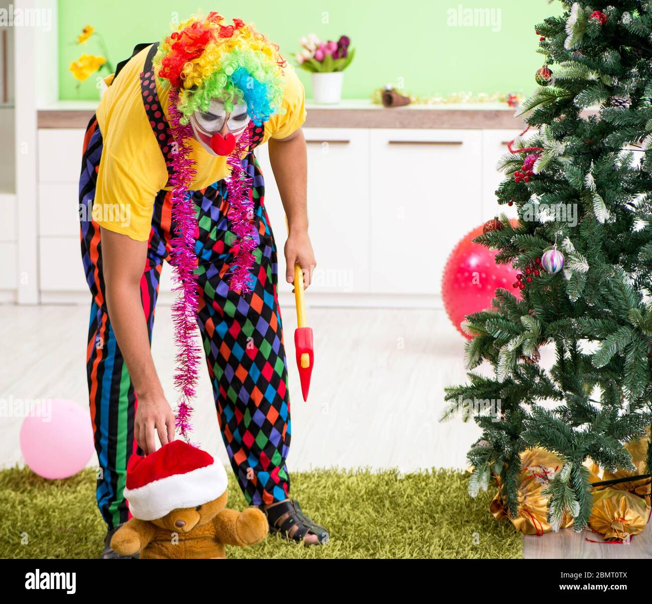 Der Lustige Clown In Weihnachtsfeier Konzept Stockfotografie Alamy