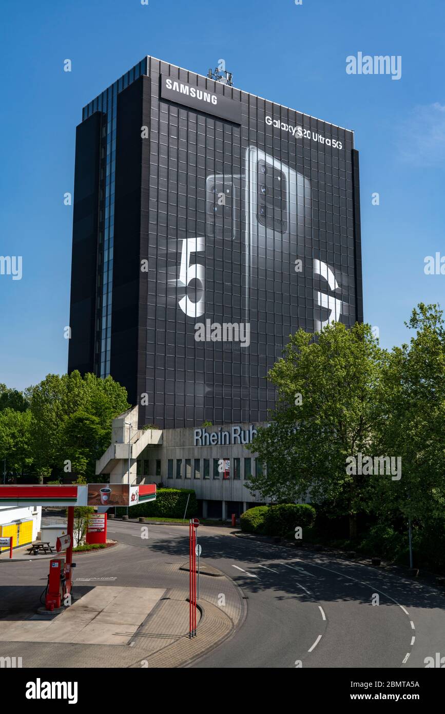 Großwerbung für das neue Samsung Galaxy S20 Ultra 5G Handy, an den Fassaden des ehemaligen Stinnes-Gebäudes am Rhein-Ruhr-Zentrum, ON Stockfoto