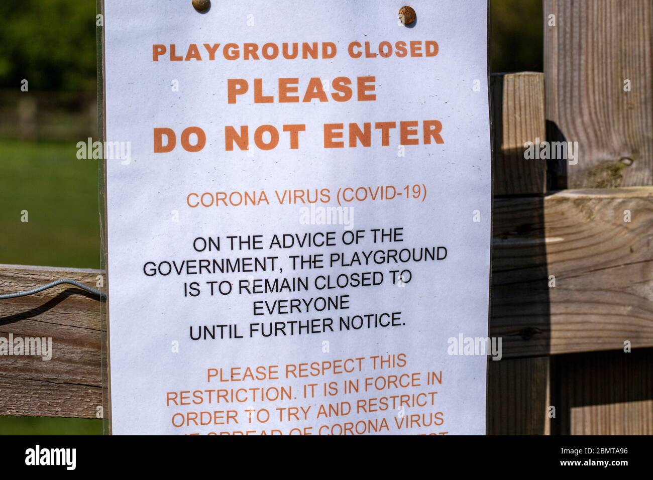 Spielplatz geschlossen, nicht betreten Coronavirus Covid-19, Lockdown, April 2020, Großbritannien Stockfoto