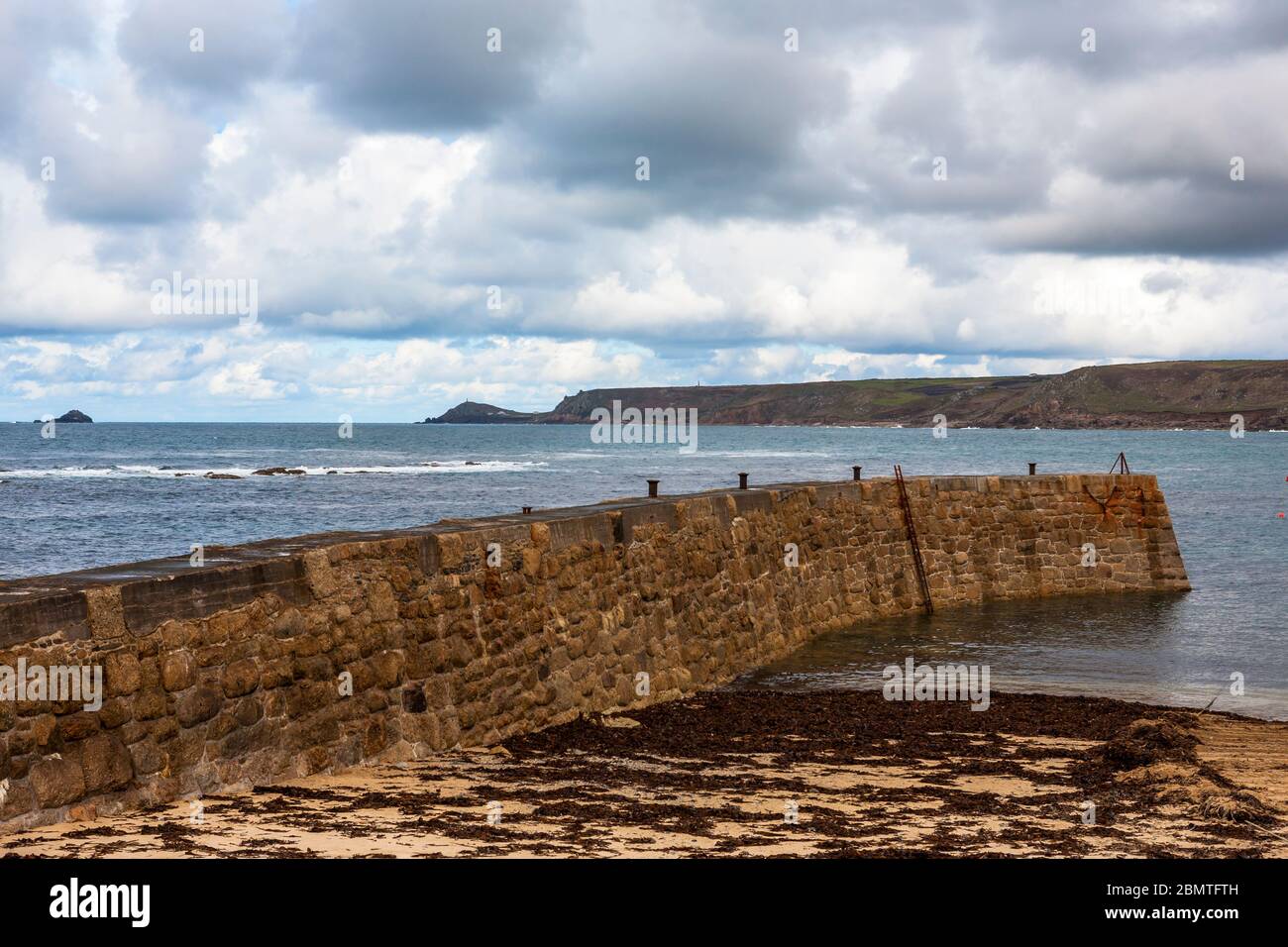 Der Hafen von Sennen Cove, Cape Cornwall, Penwith Peninsula, Cornwall, Großbritannien Stockfoto