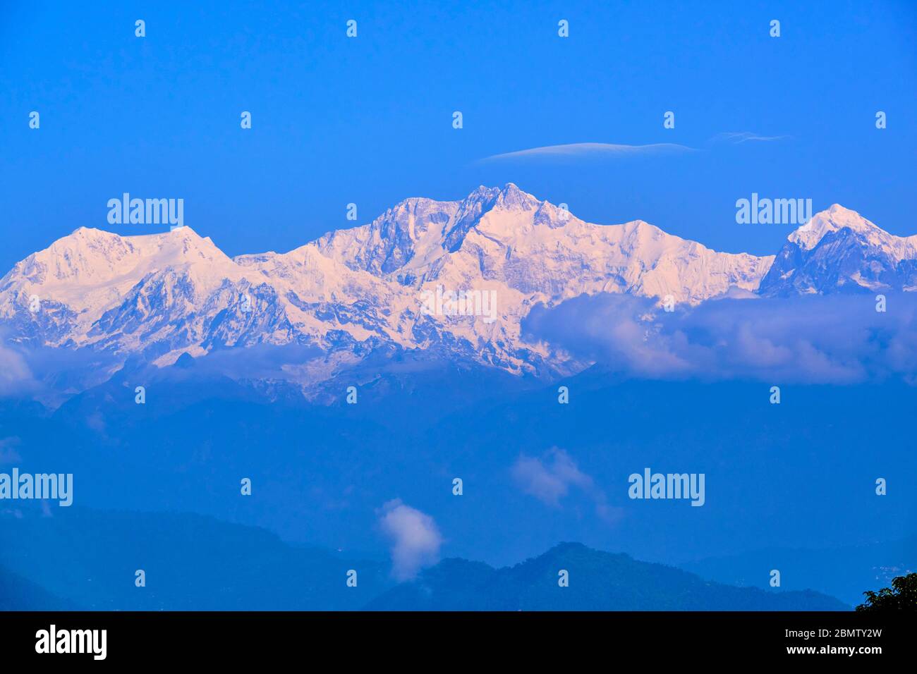 Indien, Westbengalen, Darjeeling, Blick auf den Himalaya, den Kangchendzönga 8586m Stockfoto