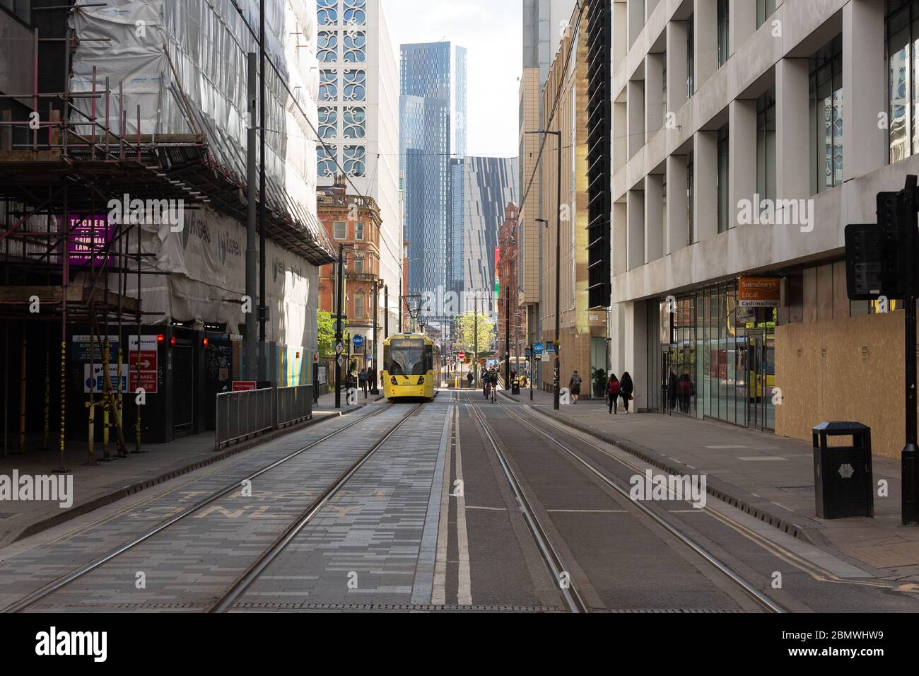 Mosley Street, Manchester, Greater Manchester, Manchester City Centre während der Covid 19, Metrolink Tram Stockfoto